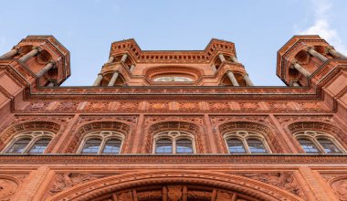 Rotes Rathaus 'un ön cephe detayları, Berlin Belediyesi, Almanya