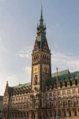 Hamburg / Almanya - 21 Şubat 2017: Hamburg Belediyesi, Hamburger Rathaus, Almanya 'nın Hamburg şehrinin yerel yönetim merkezi.