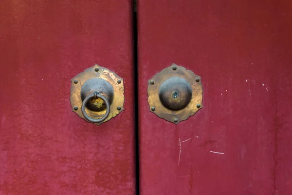 Velhos Botões Maçanetas Porta Chinesa Vintage Hutong Estreito Beco Beijing — Fotografia de Stock