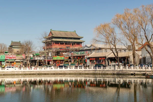 2015年2月17日 北京中心部の3つの湖で構成される歴史的な景勝地 鼓楼と鐘楼を背景に — ストック写真