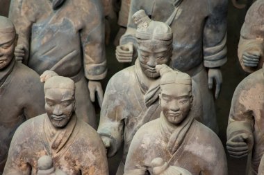 Terracotta Ordusu, Çin 'in Xian kentindeki mezarında ilk birleşik Çin İmparatoru Qin Shi Huang' ın ordularını tasvir eden terracotta heykelleri kazdı.
