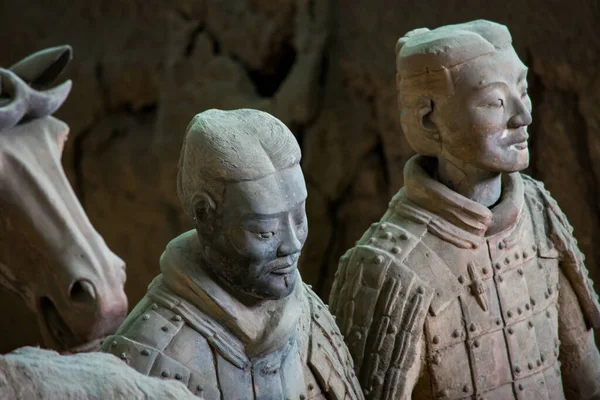 Terracotta Army, excavated terracotta sculptures depicting the armies of the first Emperor of unified China Qin Shi Huang at his burial place in Xian, China — Stock Image Terracotta Army Excavated Terracotta Sculptures Depicting Armies First Emperor Unified Stock Picture