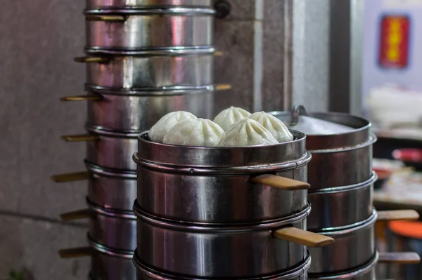 Ångkokt Fläsk Och Grönsaksbullar Baozi Framför Restaurang Den Populära Shopping — Stockfoto