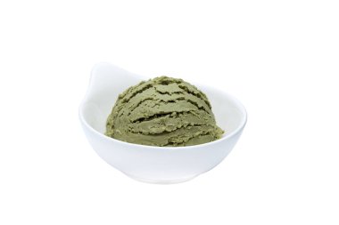 Matcha dondurma kaşık beyaz arka plan kırpma yolu