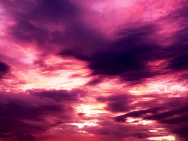 Fiery sunset sky. Beautiful sky. Evening sky with colorful cloud — 스톡 사진