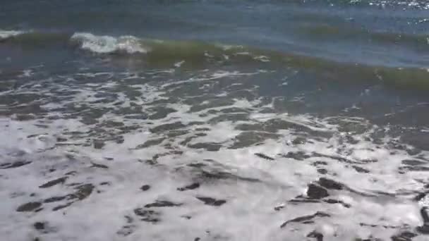 Ondas Oceânicas Durante Tempestade Rolo Água Para Frente Ferve Costa — Vídeo de Stock