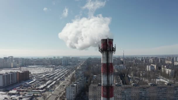 Clip Aéreo Disparado Por Dron Humo Grueso Proviene Tubería Industrial — Vídeo de stock