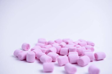 Arka plan olarak pembe şekerlemeler, makro. Yumuşak marşmelov dokusu yakın..