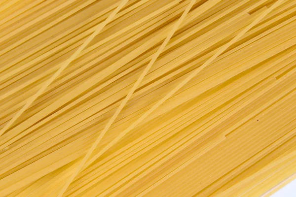 Spaghettis Longs Jaunes Sur Fond Blanc Pâtes Fines Disposées Rangées — Photo