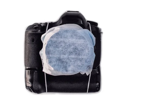 Korunmak için yüz maskeli fotoğraf makinesi.