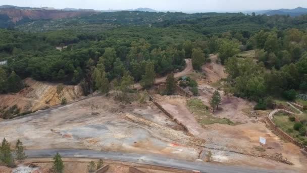 Miniera abbandonata a Rio Tinto con lago e fiume con acqua rossa inquinata vicino a Nerva Spagna — Video Stock