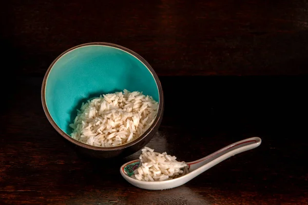 Koyu arkaplanda Asya temel gıdası