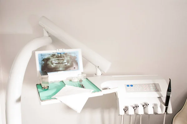 Zahnmedizin Röntgentablett Mit Geräten Stockfoto