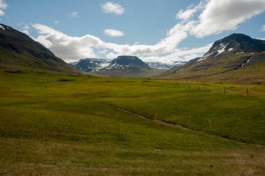 Çiftlik arazisinden dağlara