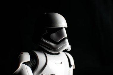 Londra İngiltere - 29 Nisan 2020 - Star Wars 'dan bir fırtına askerinin siyah beyaz fotoğrafı