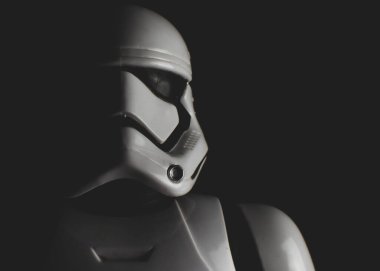 Londra İngiltere - 29 Nisan 2020 - Star Wars 'dan bir fırtına askerinin siyah beyaz fotoğrafı