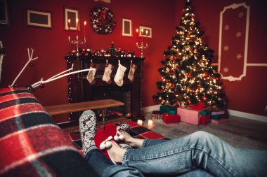 aşık Noel oda içinde birkaç