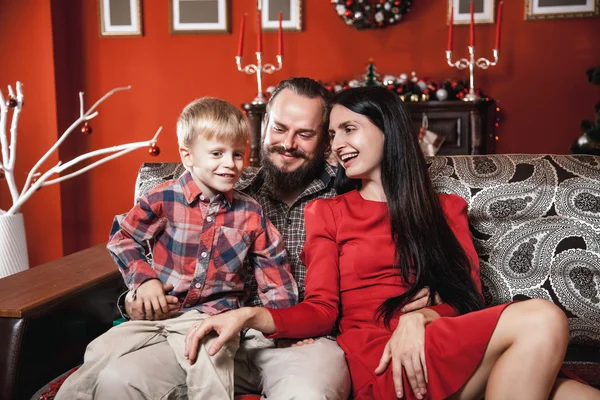Retrato familiar de Navidad en casa — Foto de Stock