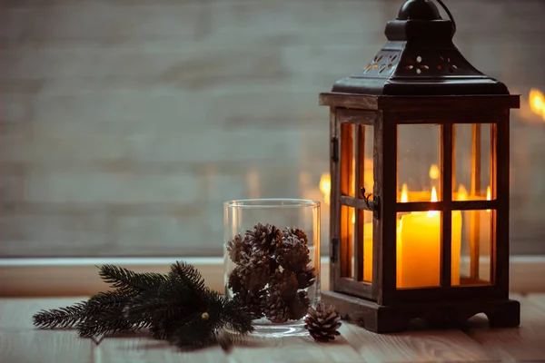 Lanterna di Natale con candele — Foto Stock