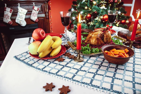Karácsonyi vacsora gyertyafénynél — Stock Fotó