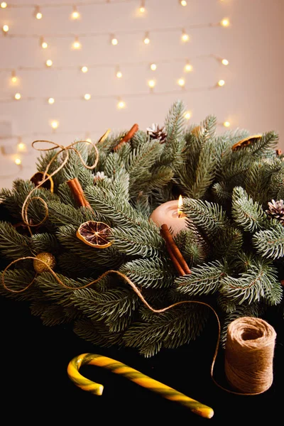 Karácsonyi koszorú és dekoráció — Stock Fotó