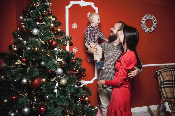 Familie in huis vakantie woonkamer — Stockfoto