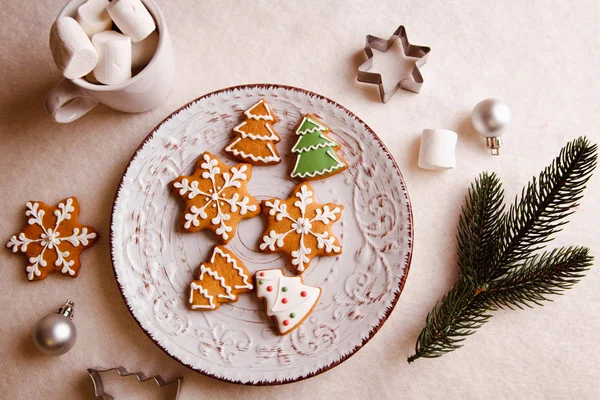 Christmas background with gingerbread cookies — Stock Photo, Image