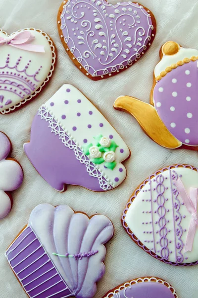 Komik ve güzel zencefilli bisküvi dantel modelleri ile. Sevgililer günü için bir hediye fikri