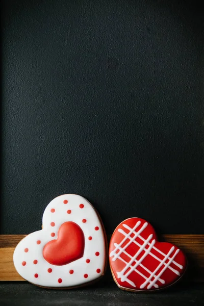 Beautiful background for Valentine's day with gingerbread hearts — Stock Photo, Image