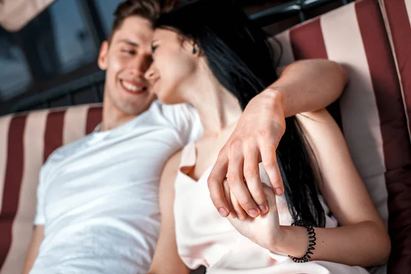 Schönes junges Paar bei einem romantischen Date — Stockfoto