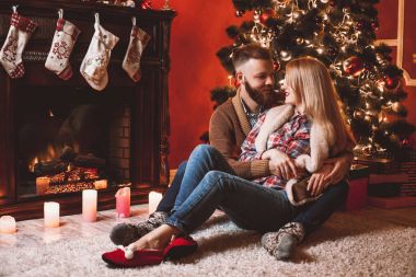 aşık Noel oda içinde birkaç