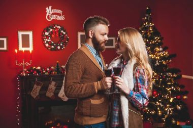 Mutlu çift Noel gününde