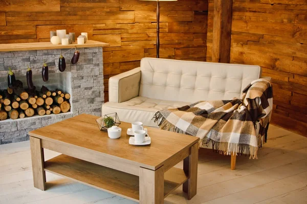  Koltuk şömine yakın