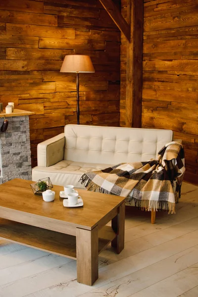  Koltuk şömine yakın