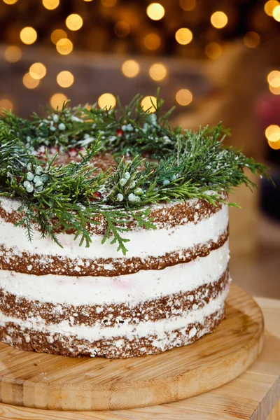 Noel tablo için güzel bir şekilde dekore edilmiş pasta