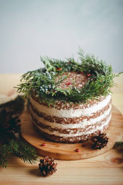 Noel tablo için güzel bir şekilde dekore edilmiş pasta