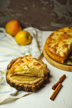 pasta elma ve tarçın ile