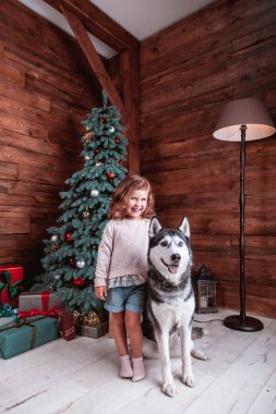 köpek ile çocuk kız oyun 