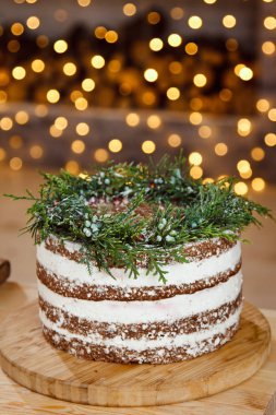 Noel tablo için güzel bir şekilde dekore edilmiş pasta