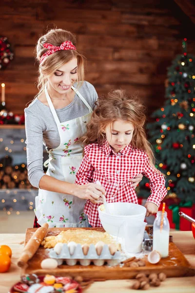 Family preparation holiday food. — Stock Photo, Image