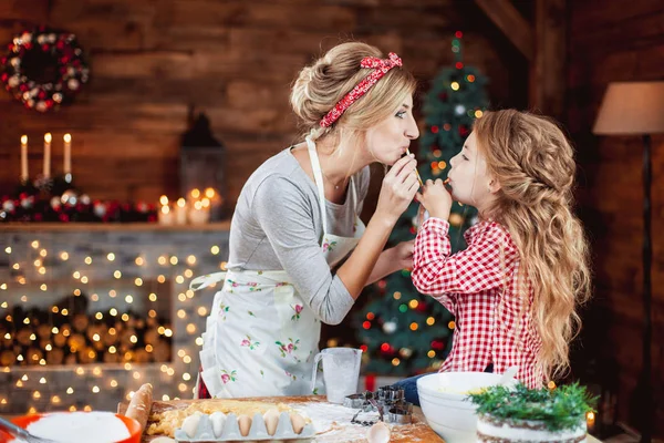 Preparazione familiare cibo per le vacanze . — Foto Stock