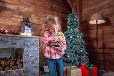 küçük bebek kız hediye ile 