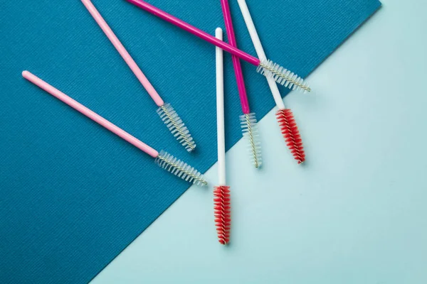 Fırça kamçı, tarak, ayrıca kirpik uzatma uygulamada kullanılan şeklini korumak için yardım