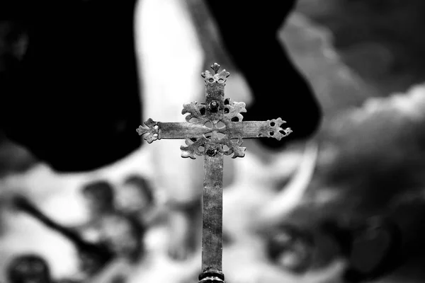 Cruz Cristã Uma Igreja Preto Branco — Fotografia de Stock