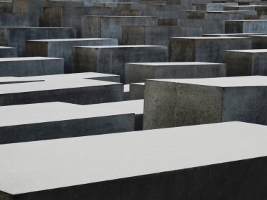 Berlin Almanya 'daki modern ve turist soykırımı anıtındaki blokların geometrik dağılımı