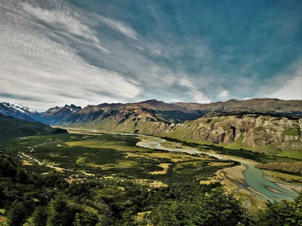 Beautiful Landscape Showing Curved River Some Mountains Chalten Area Argentinian — Stock Photo, Image