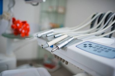 Diş hekimliğindeki profesyonel dişçi aletleri. Diş Sağlığı ve Sağlık Konsepti