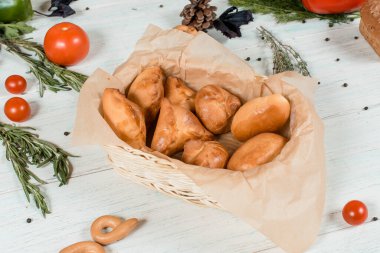 Geleneksel Rus yemekleri. Patatesli turta. menü için restoran ayarları