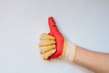 Deri Eldiven Giyen İşçi Başparmakları Yukarı Veriyor Beyaz arkaplan