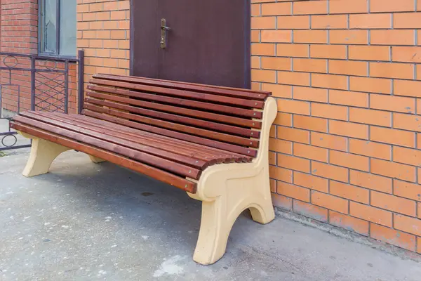 Wooden Bench Sitting Front Door Brick Building Broken Window High — Stock Photo, Image